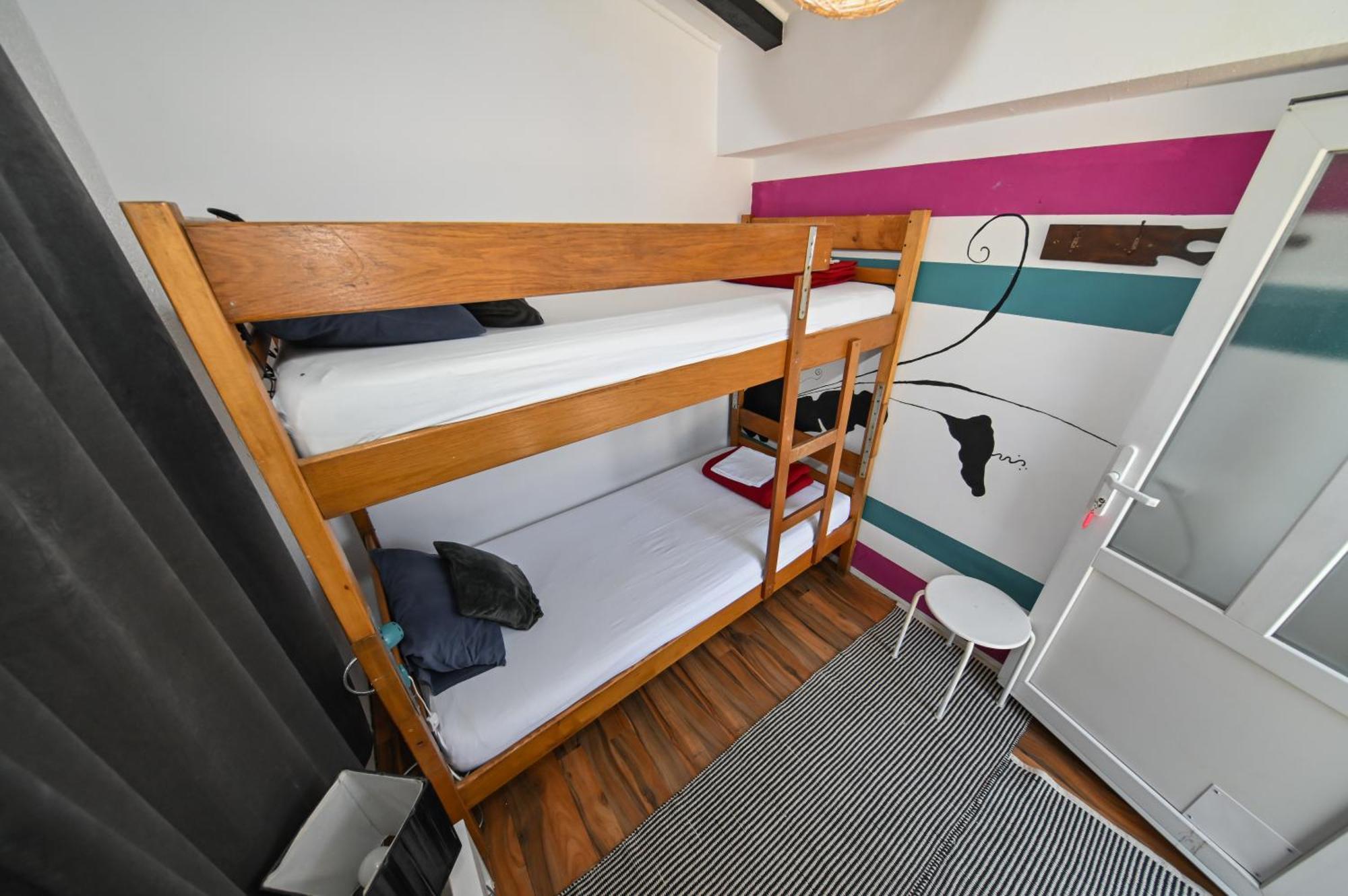 Hostel The Lazy Monkey &